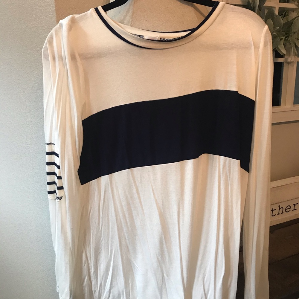 Long sleeve knit top. Patch elbow